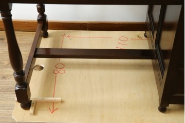中古　松本民芸家具　T型片袖机　美しい木目とクラシカルな佇まいが魅力的なデスク　定価約42万円　(R-082144)