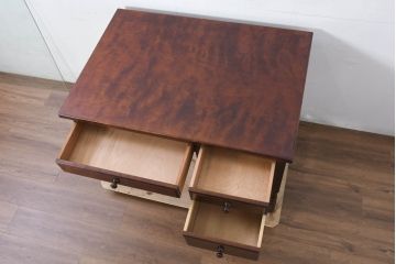 中古　美品　樺(カバ)材　国産　職人手造り　民芸家具　可愛らしいデザインが魅力のガラス天板付き片袖机(片袖デスク、ワークデスク、在宅用、在宅ワーク用、ガラストップ)(R-082145)
