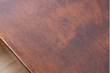 中古　美品　樺(カバ)材　国産　職人手造り　民芸家具　可愛らしいデザインが魅力のガラス天板付き片袖机(片袖デスク、ワークデスク、在宅用、在宅ワーク用、ガラストップ)(R-082145)