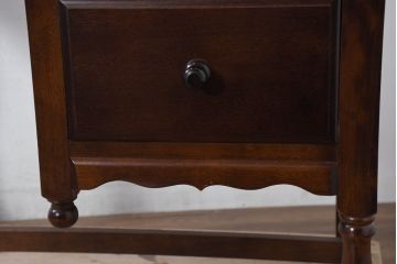 中古　美品　樺(カバ)材　国産　職人手造り　民芸家具　可愛らしいデザインが魅力のガラス天板付き片袖机(片袖デスク、ワークデスク、在宅用、在宅ワーク用、ガラストップ)(R-082145)