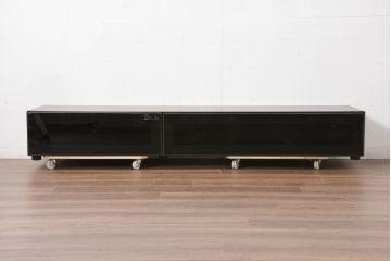 中古　美品　BoConcept(ボーコンセプト)　スタイリッシュなデザインがかっこいいTVボード(テレビボード、テレビ台、リビングボード、収納棚、戸棚、ローボード)(定価約21万円)(R-082148)