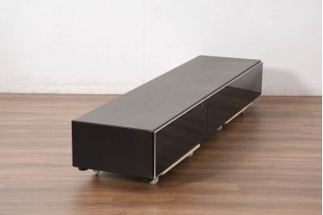 中古　美品　BoConcept(ボーコンセプト)　スタイリッシュなデザインがかっこいいTVボード(テレビボード、テレビ台、リビングボード、収納棚、戸棚、ローボード)(定価約21万円)(R-082148)