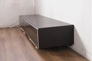 中古　美品　BoConcept(ボーコンセプト)　スタイリッシュなデザインがかっこいいTVボード(テレビボード、テレビ台、リビングボード、収納棚、戸棚、ローボード)(定価約21万円)(R-082148)