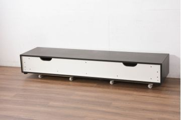 中古　美品　BoConcept(ボーコンセプト)　スタイリッシュなデザインがかっこいいTVボード(テレビボード、テレビ台、リビングボード、収納棚、戸棚、ローボード)(定価約21万円)(R-082148)