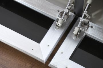 中古　美品　BoConcept(ボーコンセプト)　スタイリッシュなデザインがかっこいいTVボード(テレビボード、テレビ台、リビングボード、収納棚、戸棚、ローボード)(定価約21万円)(R-082148)