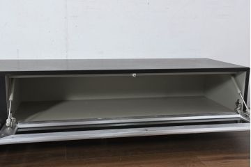 中古　美品　BoConcept(ボーコンセプト)　スタイリッシュなデザインがかっこいいTVボード(テレビボード、テレビ台、リビングボード、収納棚、戸棚、ローボード)(定価約21万円)(R-082148)