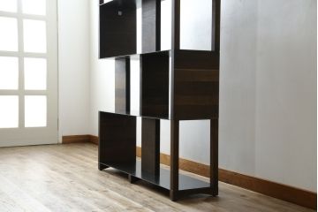中古　ベトナム　家具ブランド　スクエアルーツ(SQUARE ROOTS)　タマ(TAMA)　フレンチオーク　アイアン　スチール棚板　魅力的なディスプレイ空間を演出するブックシェルフ(本棚、オープンラック、飾り棚、陳列棚、書棚)(定価約30万円)(R-082149)
