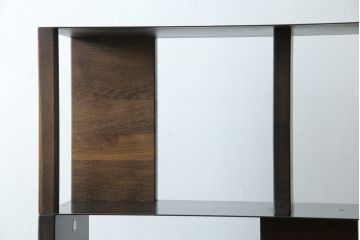 中古　ベトナム　家具ブランド　スクエアルーツ(SQUARE ROOTS)　タマ(TAMA)　フレンチオーク　アイアン　スチール棚板　魅力的なディスプレイ空間を演出するブックシェルフ(本棚、オープンラック、飾り棚、陳列棚、書棚)(定価約30万円)(R-082149)