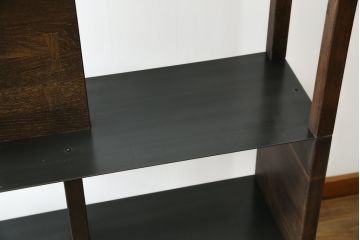 中古　ベトナム　家具ブランド　スクエアルーツ(SQUARE ROOTS)　タマ(TAMA)　フレンチオーク　アイアン　スチール棚板　魅力的なディスプレイ空間を演出するブックシェルフ(本棚、オープンラック、飾り棚、陳列棚、書棚)(定価約30万円)(R-082149)