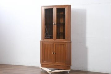 和製ビンテージ　チーク材　お部屋の角を有効利用できるシンプルなコーナーキャビネット(コーナーラック、飾り棚、収納棚、戸棚、カップボード、ヴィンテージ)(R-082155)