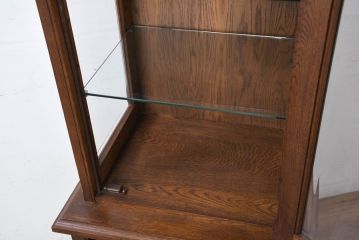 中古　美品　インテリアえぞ(EZO)　民芸家具　国産職人手作り　置くだけで華やかになるステンドグラス入り縦型キャビネット(色ガラス、キュリオケース、ガラスケース、ショーケース、食器棚、カップボード、飾り棚、戸棚、収納棚、店舗什器)(R-082156)