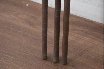 【簡易リペア限定品】　和製アンティーク　希少　屋外演出に最適な鉄製の篝火スタンド1対　(R-082158)