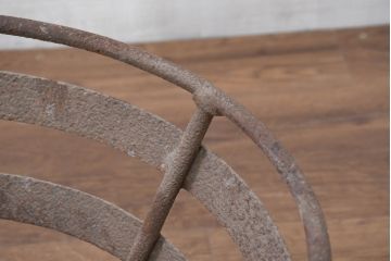 【簡易リペア限定品】　和製アンティーク　希少　屋外演出に最適な鉄製の篝火スタンド1対　(R-082158)