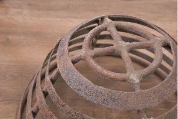 【簡易リペア限定品】　和製アンティーク　希少　屋外演出に最適な鉄製の篝火スタンド1対　(R-082158)