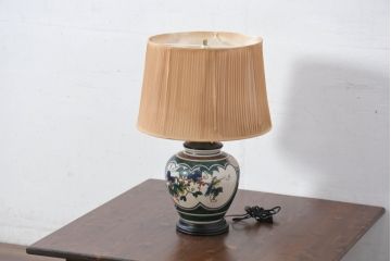 中古　高級品!!　高島屋デパート購入　九谷焼　鮮やかな色使いの花鳥図が美しいテーブルスタンド(テーブルランプ、テーブルライト、デスクスタンド、スタンドライト、卓上照明、間接照明)(定価約8万円)(R-082162)