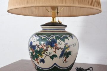 中古　高級品!!　高島屋デパート購入　九谷焼　鮮やかな色使いの花鳥図が美しいテーブルスタンド(テーブルランプ、テーブルライト、デスクスタンド、スタンドライト、卓上照明、間接照明)(定価約8万円)(R-082162)