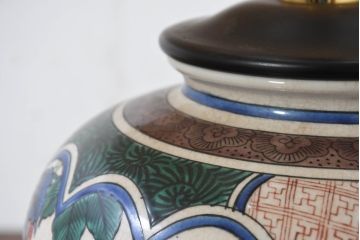 中古　高級品!!　高島屋デパート購入　九谷焼　鮮やかな色使いの花鳥図が美しいテーブルスタンド(テーブルランプ、テーブルライト、デスクスタンド、スタンドライト、卓上照明、間接照明)(定価約8万円)(R-082162)