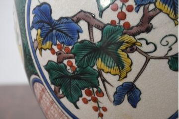 中古　高級品!!　高島屋デパート購入　九谷焼　鮮やかな色使いの花鳥図が美しいテーブルスタンド(テーブルランプ、テーブルライト、デスクスタンド、スタンドライト、卓上照明、間接照明)(定価約8万円)(R-082162)