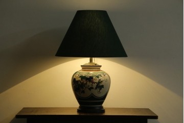中古　高級品!!　高島屋デパート購入　九谷焼　鮮やかな色使いの花鳥図が美しいテーブルスタンド　定価約8万円　(R-082162)