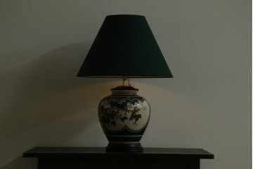 中古　高級品!!　高島屋デパート購入　九谷焼　鮮やかな色使いの花鳥図が美しいテーブルスタンド　定価約8万円　(R-082162)