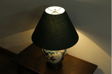 中古　高級品!!　高島屋デパート購入　九谷焼　鮮やかな色使いの花鳥図が美しいテーブルスタンド　定価約8万円　(R-082162)