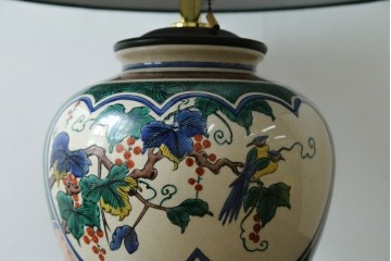 中古　高級品!!　高島屋デパート購入　九谷焼　鮮やかな色使いの花鳥図が美しいテーブルスタンド　定価約8万円　(R-082162)
