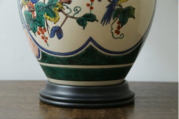 中古　高級品!!　高島屋デパート購入　九谷焼　鮮やかな色使いの花鳥図が美しいテーブルスタンド　定価約8万円　(R-082162)