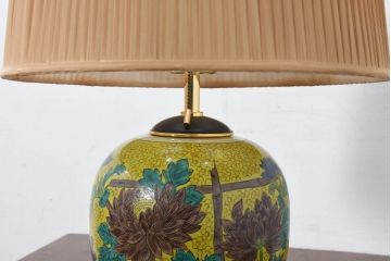 中古　高級品!!　高島屋デパート購入　九谷焼　鮮やかな色使いの花文様が美しいテーブルスタンド(テーブルランプ、テーブルライト、デスクスタンド、スタンドライト、卓上照明、間接照明)(定価約8万円)(R-082163)