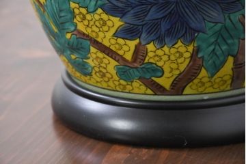 中古　高級品!!　高島屋デパート購入　九谷焼　鮮やかな色使いの花文様が美しいテーブルスタンド(テーブルランプ、テーブルライト、デスクスタンド、スタンドライト、卓上照明、間接照明)(定価約8万円)(R-082163)