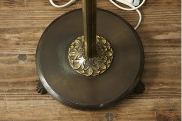 イタリアビンテージ　高級品　2灯　真鍮(しんちゅう)フレーム　凝った作りの上品なフロアスタンド(スタンドライト、スタンド照明、シェードライト、布シェード、ヴィンテージ)(R-082166)