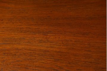 デンマークビンテージ　美品　Johannes Sorth(ヨハネス・ソース)デザイン　Bornholms Mobelfabrik社　チーク材　おしゃれな空間を演出してくれるハイキャビネット(本棚、書棚、ブックシェルフ、収納棚、飾り棚、陳列棚、北欧、ヴィンテージ)(R-082169)