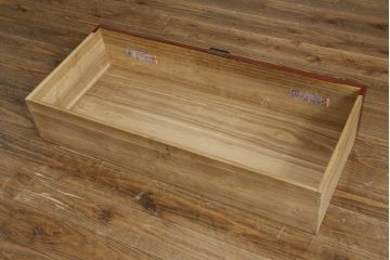 和製アンティーク　上手物!!　前面漆溜め塗り　内部桐(キリ)材　作りの良い金具の関西衣装箪笥(和たんす、衣装タンス、収納箪笥、整理箪笥、引き出し、時代箪笥)(R-082170)