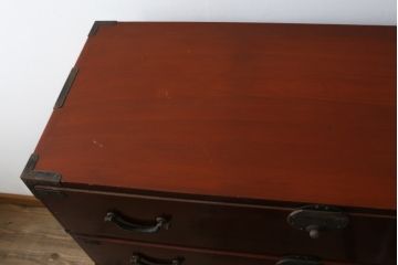 和製アンティーク　上手物!!　前面漆溜め塗り　内部桐(キリ)材　作りの良い金具の関西衣装箪笥(和たんす、衣装タンス、収納箪笥、整理箪笥、引き出し、時代箪笥)(R-082170)