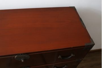 和製アンティーク　上手物!!　前面漆溜め塗り　内部桐(キリ)材　作りの良い金具の関西衣装箪笥(和たんす、衣装タンス、収納箪笥、整理箪笥、引き出し、時代箪笥)(R-082170)