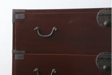 和製アンティーク　上手物!!　前面漆溜め塗り　内部桐(キリ)材　作りの良い金具の関西衣装箪笥(和たんす、衣装タンス、収納箪笥、整理箪笥、引き出し、時代箪笥)(R-082170)
