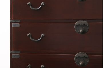 和製アンティーク　上手物!!　前面漆溜め塗り　内部桐(キリ)材　作りの良い金具の関西衣装箪笥(和たんす、衣装タンス、収納箪笥、整理箪笥、引き出し、時代箪笥)(R-082170)