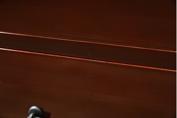 和製アンティーク　上手物!!　前面漆溜め塗り　内部桐(キリ)材　作りの良い金具の関西衣装箪笥　(R-082170)