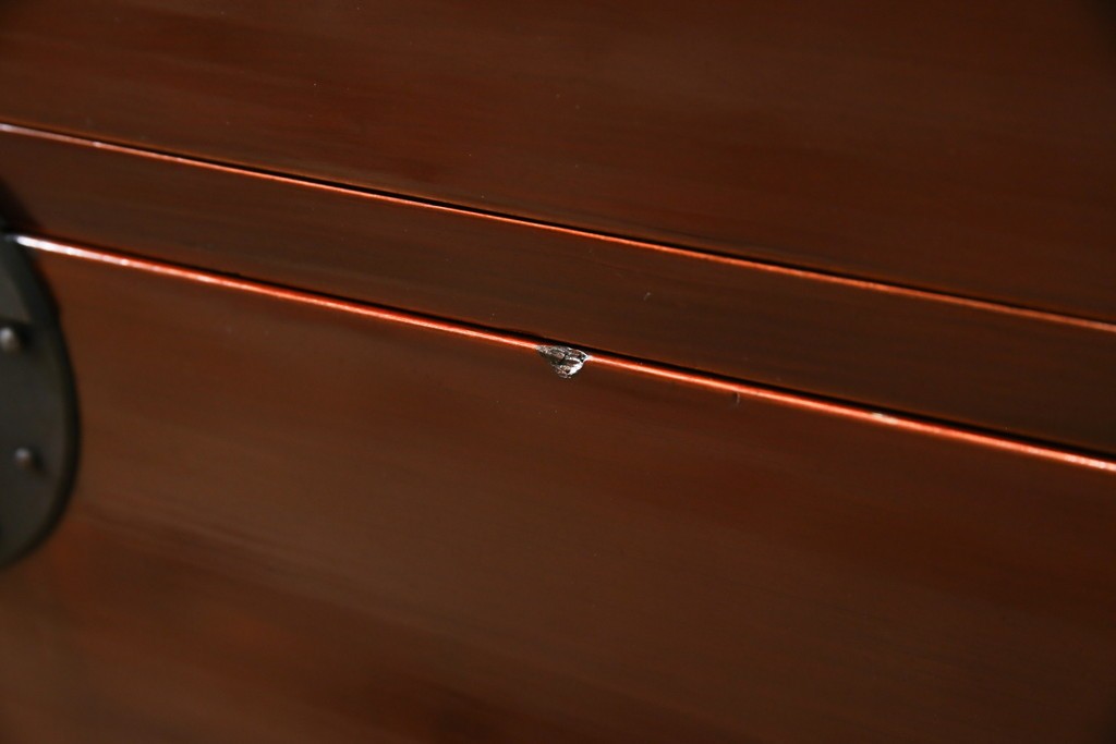 和製アンティーク　上手物!!　前面漆溜め塗り　内部桐(キリ)材　作りの良い金具の関西衣装箪笥　(R-082170)