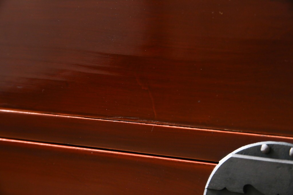 和製アンティーク　上手物!!　前面漆溜め塗り　内部桐(キリ)材　作りの良い金具の関西衣装箪笥　(R-082170)