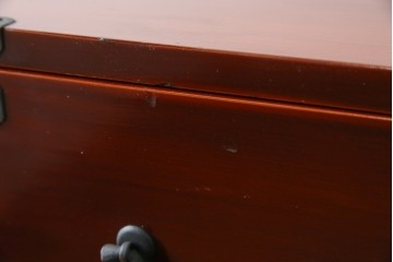 和製アンティーク　上手物!!　前面漆溜め塗り　内部桐(キリ)材　作りの良い金具の関西衣装箪笥　(R-082170)
