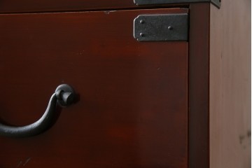 和製アンティーク　上手物!!　前面漆溜め塗り　内部桐(キリ)材　作りの良い金具の関西衣装箪笥　(R-082170)