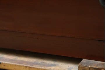 和製アンティーク　上手物!!　前面漆溜め塗り　内部桐(キリ)材　作りの良い金具の関西衣装箪笥　(R-082170)