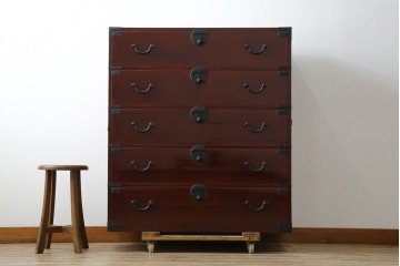 和製アンティーク　上手物!!　前面漆溜め塗り　内部桐(キリ)材　作りの良い金具の関西衣装箪笥　(R-082170)