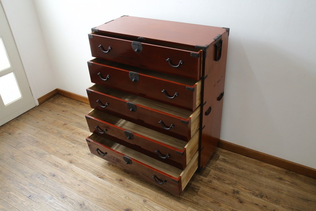 和製アンティーク　上手物!!　前面漆溜め塗り　内部桐(キリ)材　作りの良い金具の関西衣装箪笥　(R-082170)