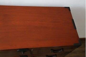 和製アンティーク　上手物!!　前面漆溜め塗り　内部桐(キリ)材　作りの良い金具の関西衣装箪笥　(R-082170)