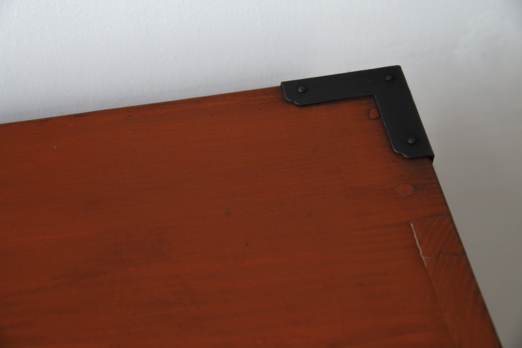 和製アンティーク　上手物!!　前面漆溜め塗り　内部桐(キリ)材　作りの良い金具の関西衣装箪笥　(R-082170)