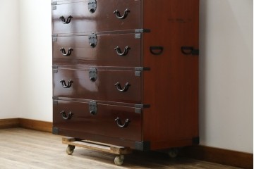 和製アンティーク　上手物!!　前面漆溜め塗り　内部桐(キリ)材　作りの良い金具の関西衣装箪笥　(R-082170)