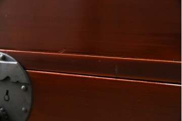 和製アンティーク　上手物!!　前面漆溜め塗り　内部桐(キリ)材　作りの良い金具の関西衣装箪笥　(R-082170)