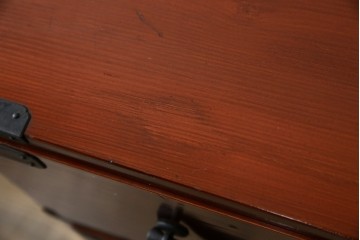 和製アンティーク　上手物!!　前面漆溜め塗り　内部桐(キリ)材　作りの良い金具の関西衣装箪笥　(R-082170)