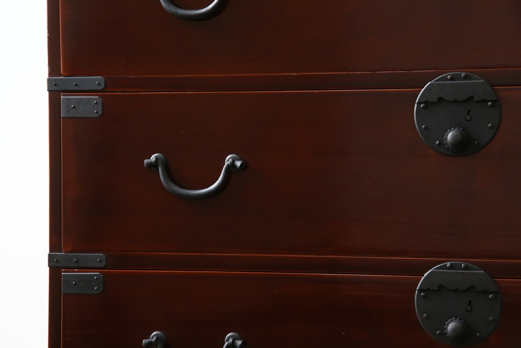 和製アンティーク　上手物!!　前面漆溜め塗り　内部桐(キリ)材　作りの良い金具の関西衣装箪笥　(R-082170)